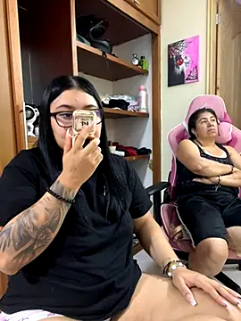 alissonfernandez  online show from October 2025 05:50:02 PM