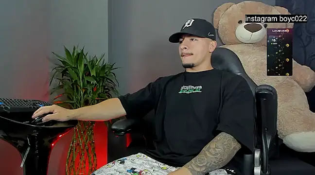 boyc022  online show from February 2025 12:15:02 AM