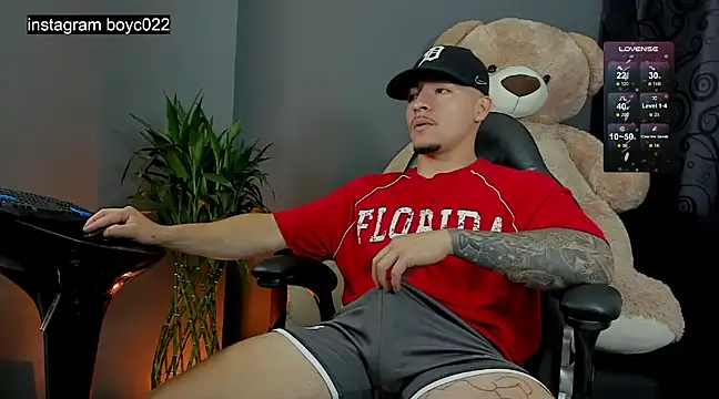 boyc022  online show from March 2025 10:26:01 PM