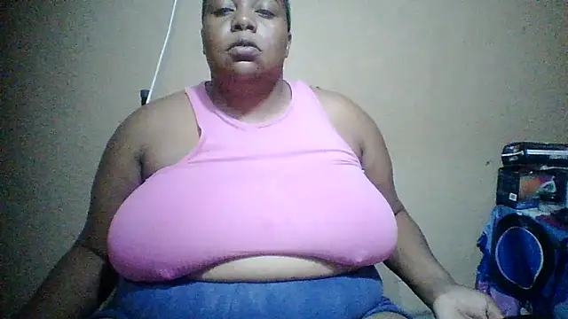 Snapshot of bustyboobs6 chatting on February 2026 05:33:01 PM bustyboobs6 online show from February 2026 05:33:01 PM