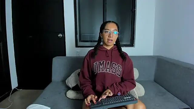 NAHOMI MILLER online show from November 2025 11:40:02 PM