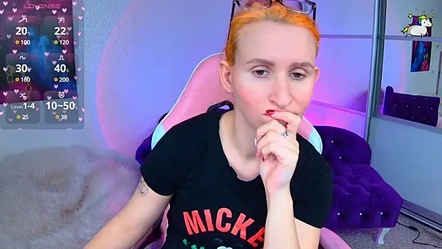 AliceBYKiss online show from February 2025 03:32:01 PM