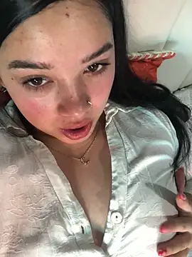 Snapshot of Julieta_333 chatting on September 2025 03:45:01 PM Julieta 333 online show from September 2025 03:45:01 PM