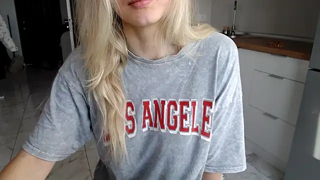 Snapshot of KissMyVibe chatting on January 2025 11:21:02 AM KissMyVibe online show from January 2025 11:21:02 AM