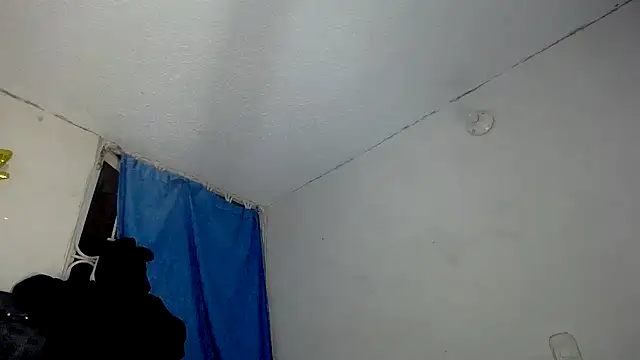 Snapshot of Queenjenn__ chatting on December 2024 04:20:02 AM Queenjenn online show from December 2024 04:20:02 AM