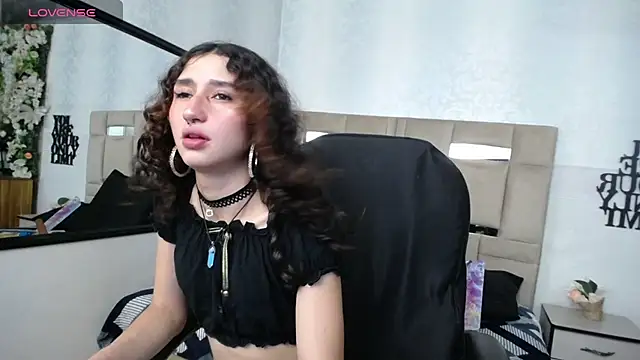 Snapshot of Queenjenn__ chatting on January 2025 08:05:02 PM Queenjenn online show from January 2025 08:05:02 PM