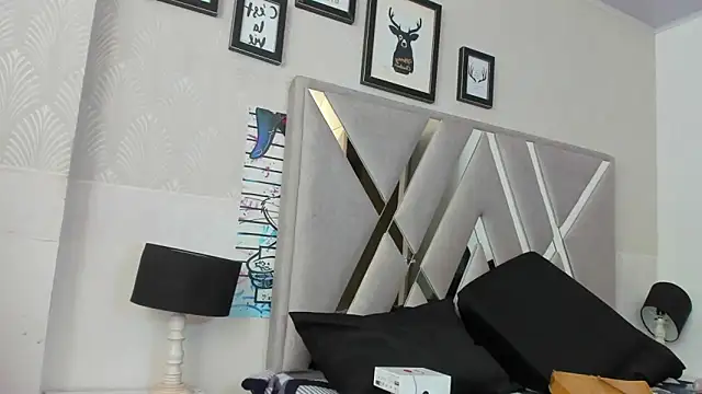 Snapshot of Queenjenn__ chatting on January 2025 07:28:02 PM Queenjenn online show from January 2025 07:28:02 PM