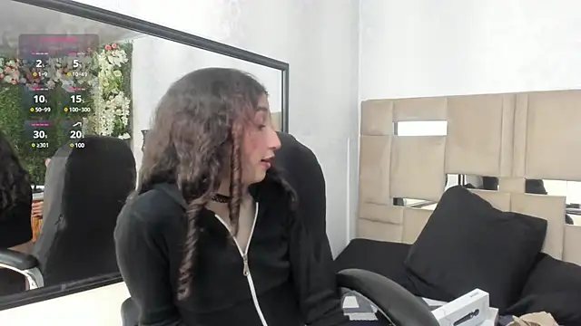 Snapshot of Queenjenn__ chatting on February 2025 02:34:02 PM Queenjenn online show from February 2025 02:34:02 PM
