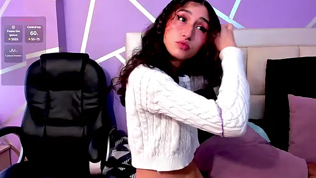 Snapshot of Queenjenn__ chatting on February 2025 01:19:01 PM Queenjenn online show from February 2025 01:19:01 PM