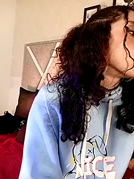 Snapshot of Queenjenn__ chatting on February 2025 10:21:01 AM Queenjenn online show from February 2025 10:21:01 AM