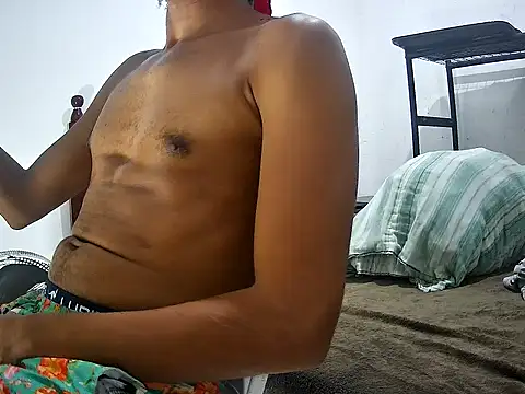 Snapshot of SkinnyLatinMan chatting on November 2025 02:13:01 AM SkinnyLatinMan online show from November 2025 02:13:01 AM