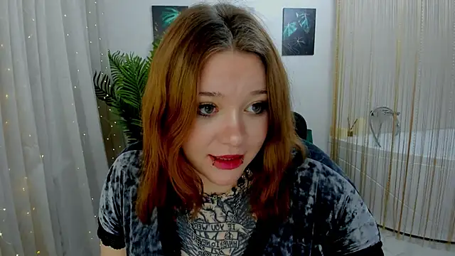 MoonLghte online show from February 2025 10:26:02 AM