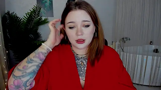 MoonLghte online show from February 2025 07:35:01 PM