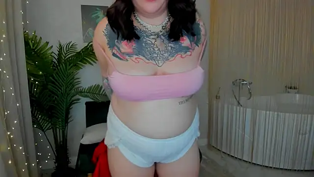 MoonLghte online show from March 2025 06:50:01 PM