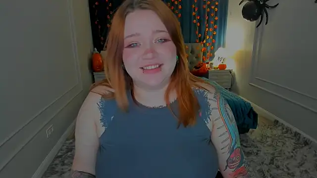 MoonLghte online show from October 2025 07:37:02 PM