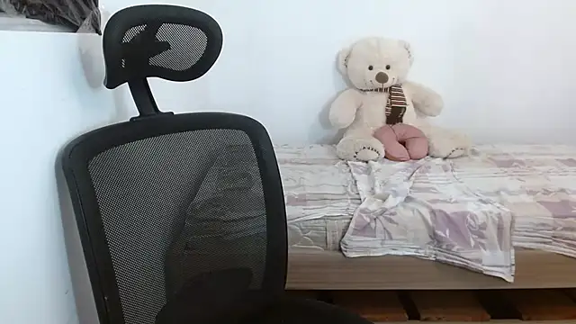 diamondGirl online show from February 2025 03:40:01 AM