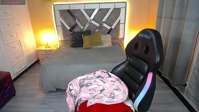 Kate Laurence  online show from February 2025 03:41:02 AM