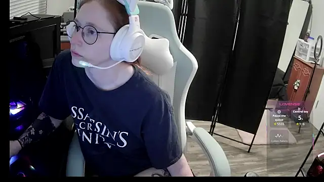 Snapshot of LilyFoxxx chatting on May 2026 05:15:02 AM LilyFoxxx online show from May 2026 05:15:02 AM