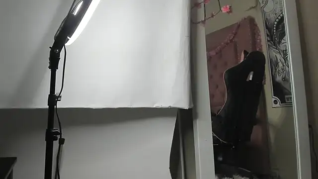 Snapshot of ened_nessa chatting on February 2025 07:05:01 AM ened nessa online show from February 2025 07:05:01 AM