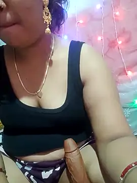 Snapshot of Super-Couple chatting on November 2025 12:32:01 AM Super-Couple online show from November 2025 12:32:01 AM