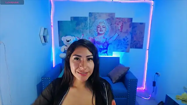 Snapshot of Sofi_hot_4m chatting on January 2025 03:52:01 PM Sofi hot 4m online show from January 2025 03:52:01 PM
