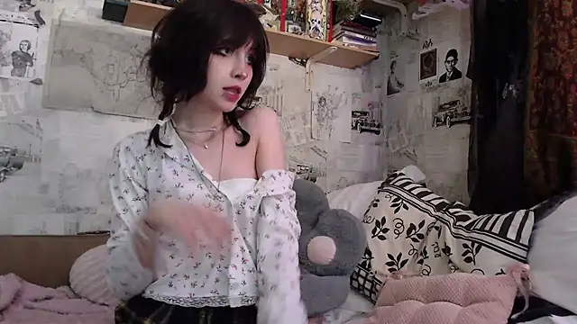 cloudgirrl online show from April 2026 03:56:01 PM