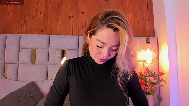 Snapshot of Saori_newman chatting on January 2025 12:31:01 PM Saori newman online show from January 2025 12:31:01 PM