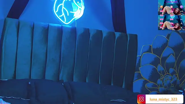 Lunamistyc online show from November 2025 07:49:02 PM