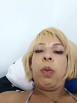 Snapshot of blondebitchlitle chatting on January 2025 08:31:02 PM blondebitchlitle online show from January 2025 08:31:02 PM