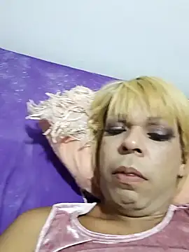 Snapshot of blondebitchlitle chatting on February 2025 10:43:02 PM blondebitchlitle online show from February 2025 10:43:02 PM