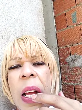 Snapshot of blondebitchlitle chatting on February 2025 02:20:01 PM blondebitchlitle online show from February 2025 02:20:01 PM