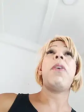 Snapshot of blondebitchlitle chatting on March 2025 03:31:01 PM blondebitchlitle online show from March 2025 03:31:01 PM