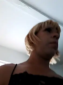 Snapshot of blondebitchlitle chatting on March 2025 08:45:02 PM blondebitchlitle online show from March 2025 08:45:02 PM