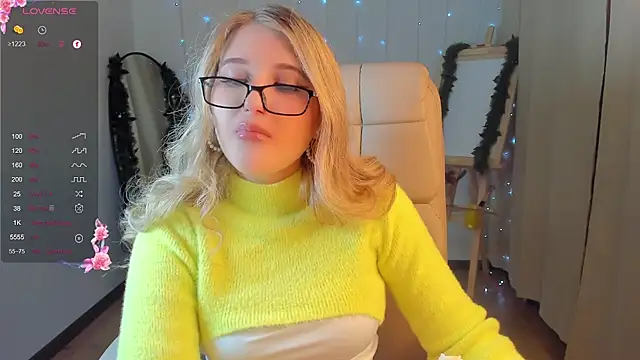 Evacadooo online show from December 2024 05:49:02 AM