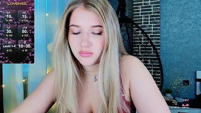 Evacadooo online show from November 2025 04:35:02 AM