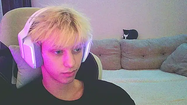 Ostin meow online show from December 2024 03:05:01 PM