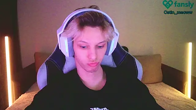 Ostin meow online show from February 2025 02:00:02 PM