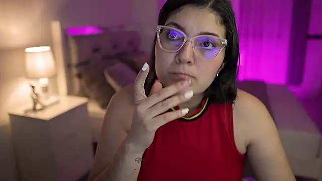Snapshot of Camilaa_bueno chatting on December 2024 01:31:02 AM Camilaa bueno online show from December 2024 01:31:02 AM