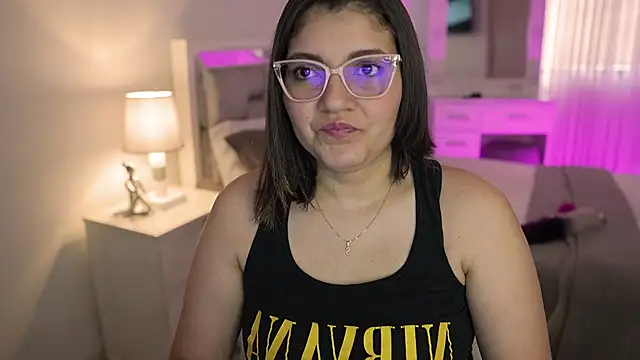 Snapshot of Camilaa_bueno chatting on December 2024 03:44:01 PM Camilaa bueno online show from December 2024 03:44:01 PM
