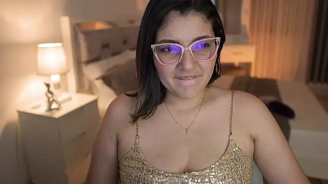 Snapshot of Camilaa_bueno chatting on December 2024 01:49:01 AM Camilaa bueno online show from December 2024 01:49:01 AM