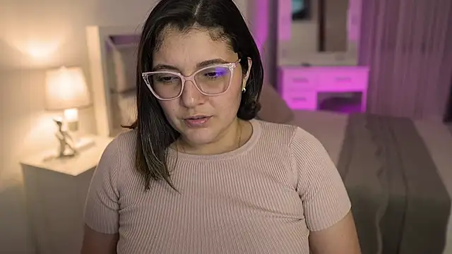Snapshot of Camilaa_bueno chatting on January 2025 01:21:01 AM Camilaa bueno online show from January 2025 01:21:01 AM