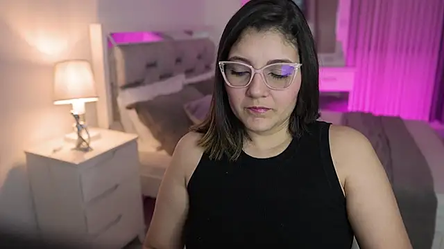 Snapshot of Camilaa_bueno chatting on January 2025 01:58:02 AM Camilaa bueno online show from January 2025 01:58:02 AM