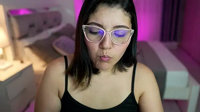 Snapshot of Camilaa_bueno chatting on February 2025 12:48:01 AM Camilaa bueno online show from February 2025 12:48:01 AM