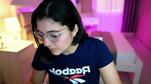 Snapshot of Camilaa_bueno chatting on March 2025 10:34:02 PM Camilaa bueno online show from March 2025 10:34:02 PM