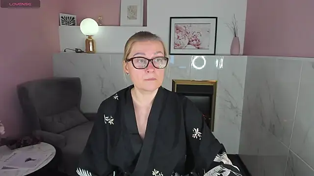 AlexandraKind online show from February 2025 01:41:01 PM