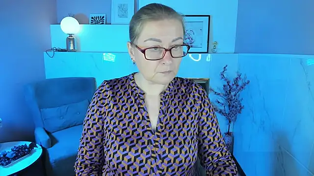 AlexandraKind online show from November 2025 08:32:01 PM