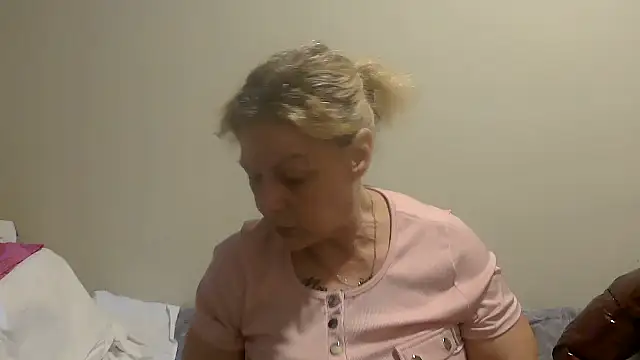 housewife shantie online show from October 2025 08:23:02 AM