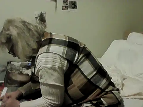 housewife shantie online show from November 2025 04:51:01 PM