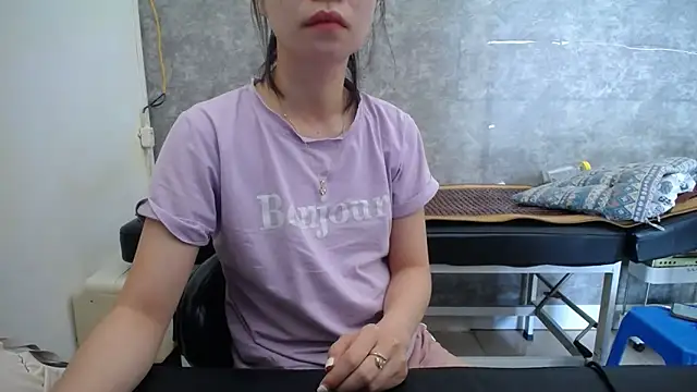 HotQueen online show from September 2025 03:50:01 AM