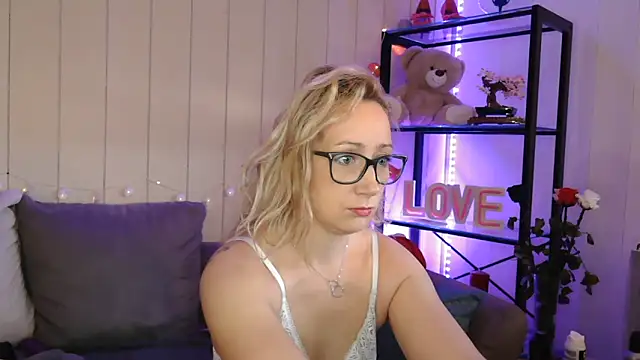 Lyscoquine online show from November 2025 01:03:01 PM